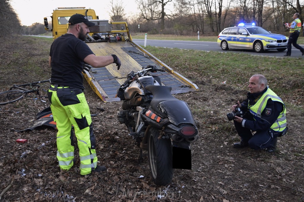 Schwerer VU Krad Fahrrad Koeln Porz Alte Koelnerstr P255.JPG - Miklos Laubert